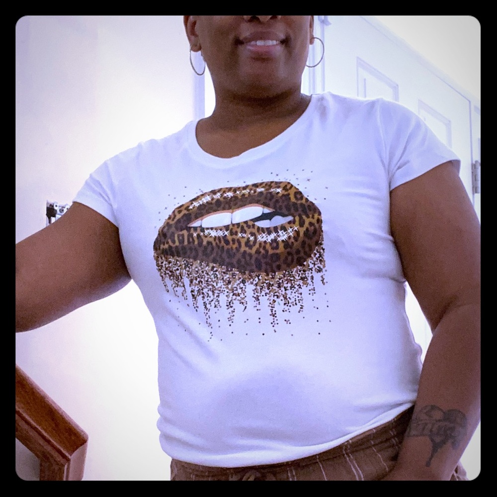 Leopard Print dripping lips t-shirt